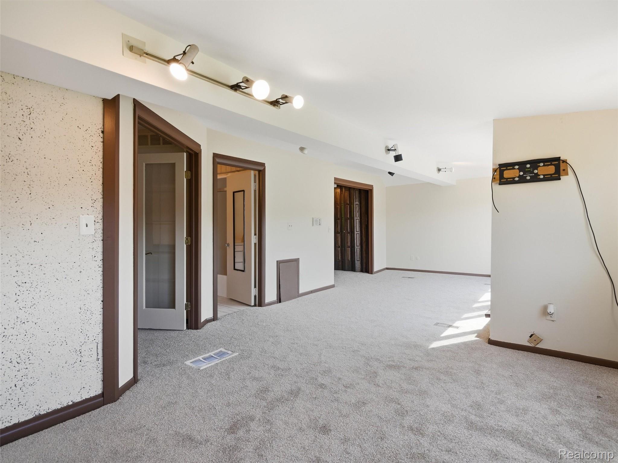 13490 Lakebrook Drive Property Photo 14