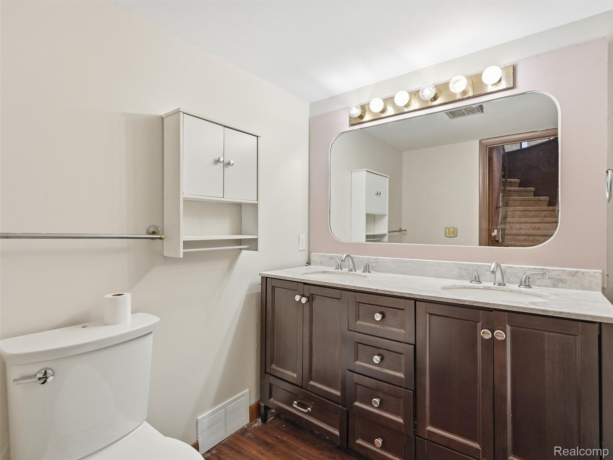 13490 Lakebrook Drive Property Photo 17