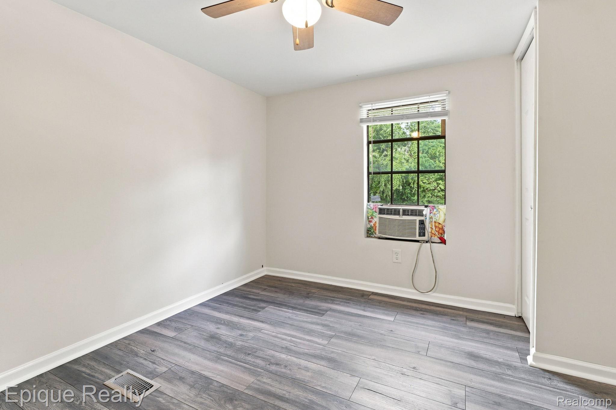 5972 Vernon Street Property Photo 6