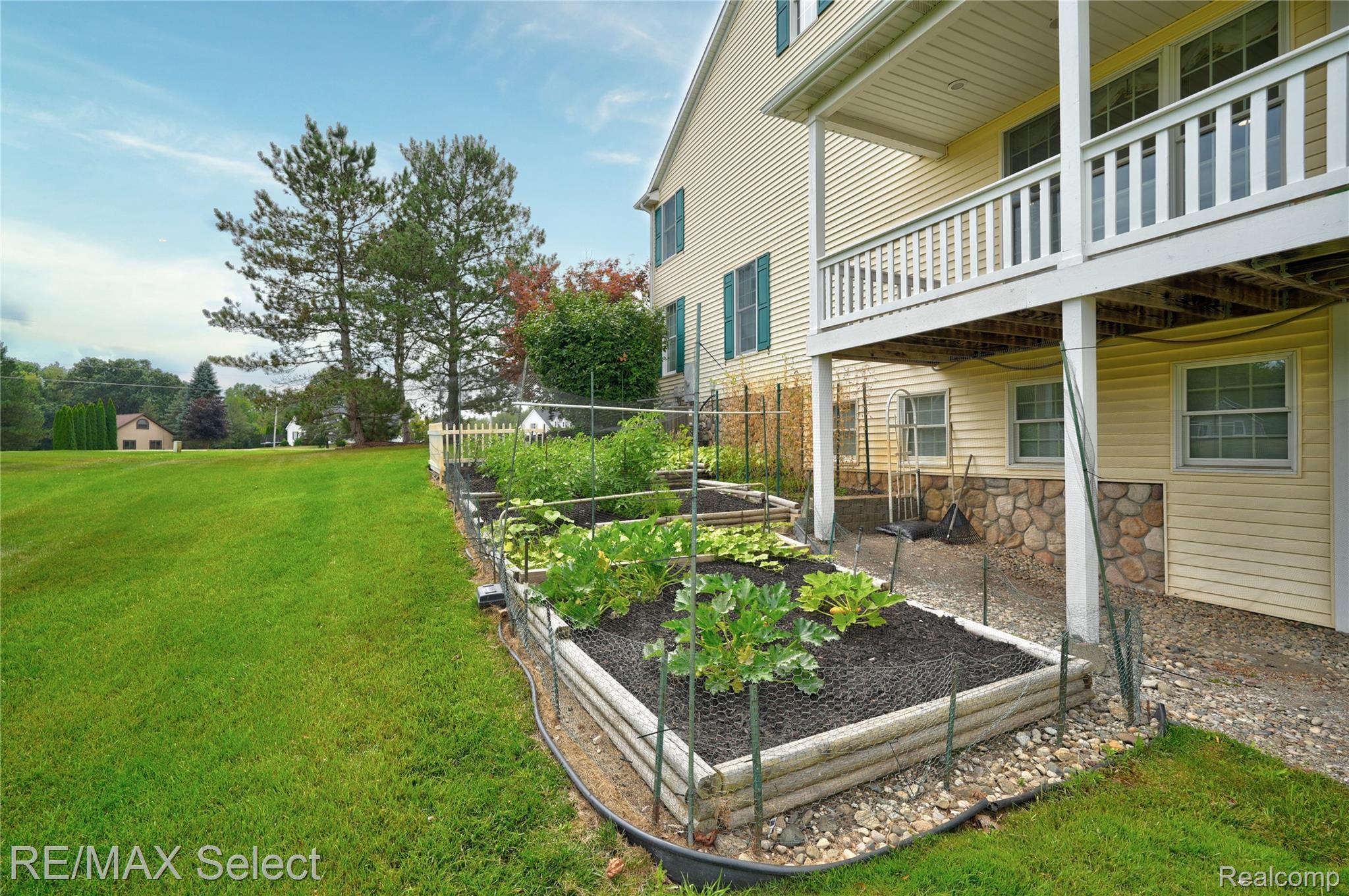 8211 Burleigh Road Property Photo 11
