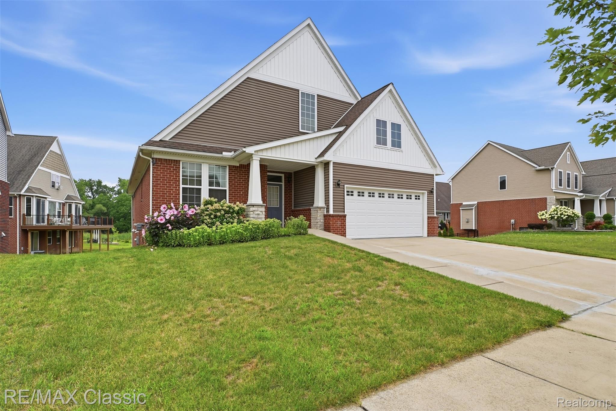 36945 Everett Drive Property Photo 2