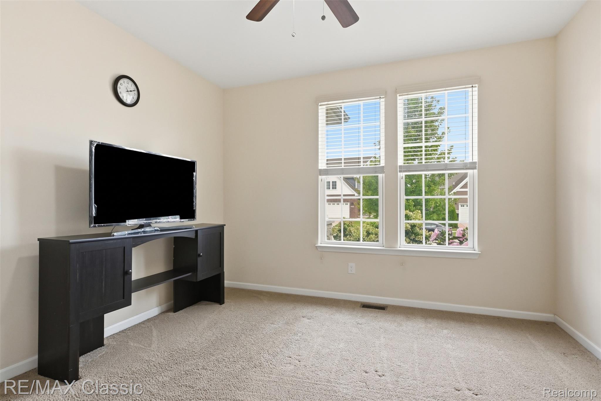 36945 Everett Drive Property Photo 3