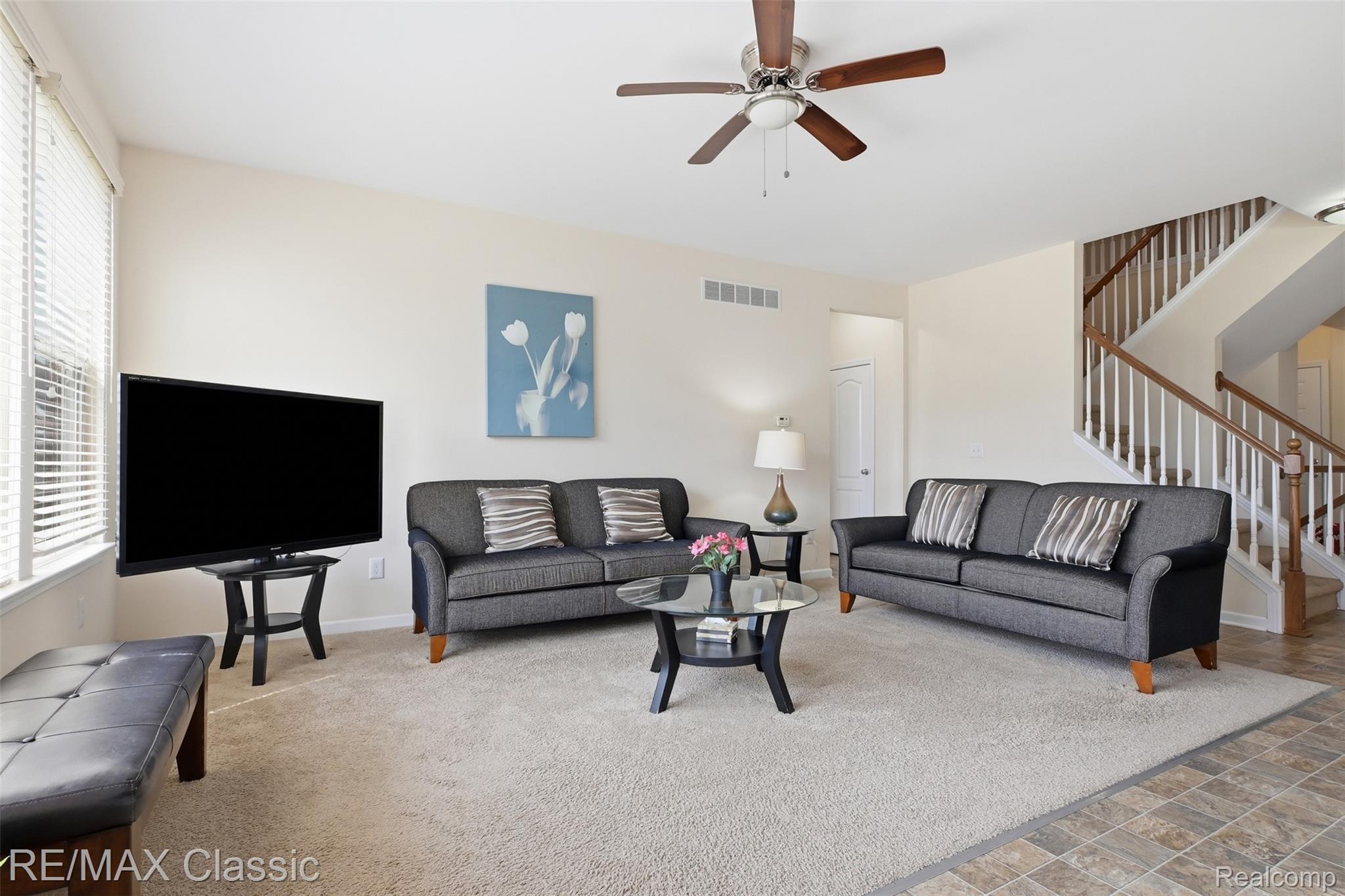 36945 Everett Drive Property Photo 5