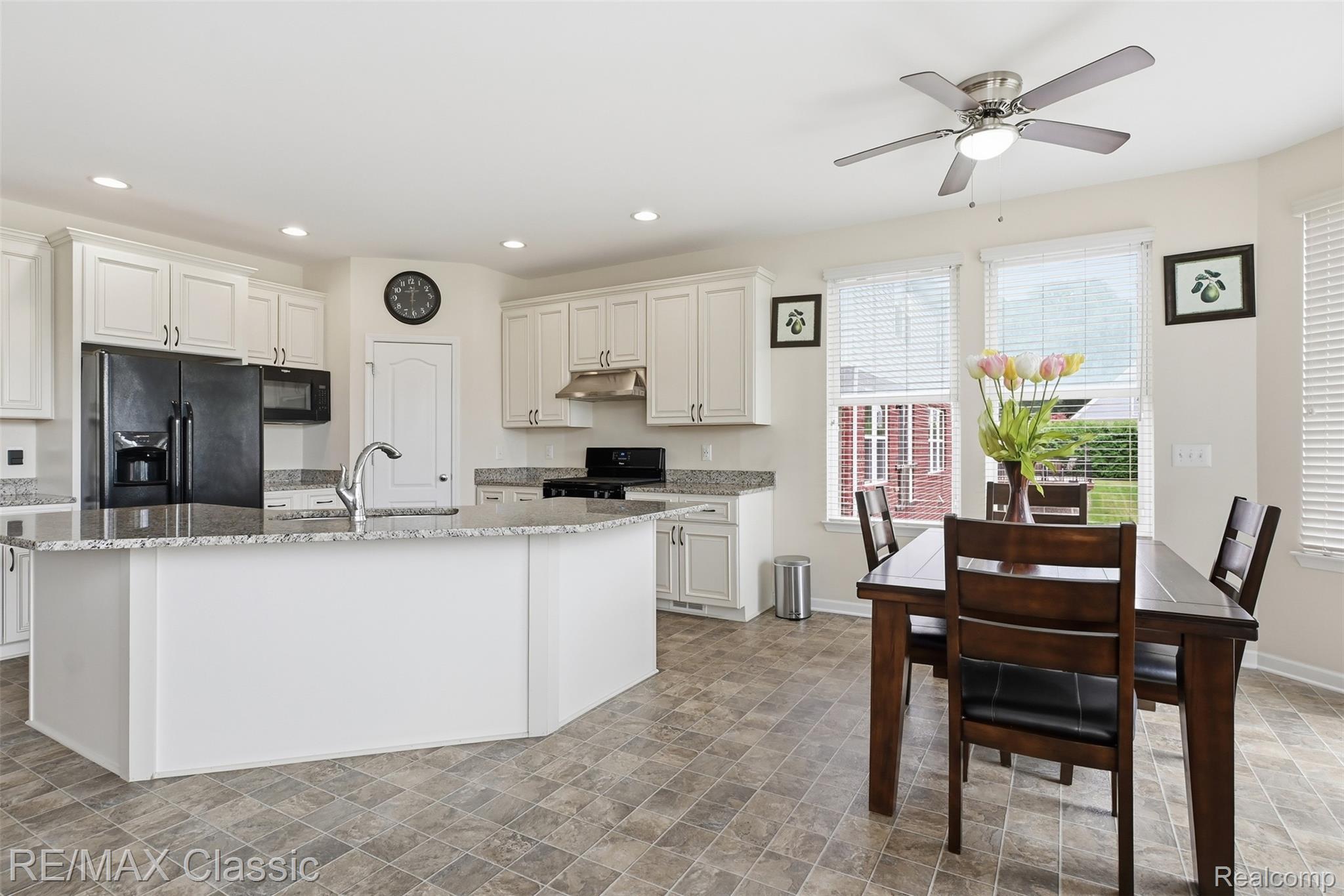 36945 Everett Drive Property Photo 8