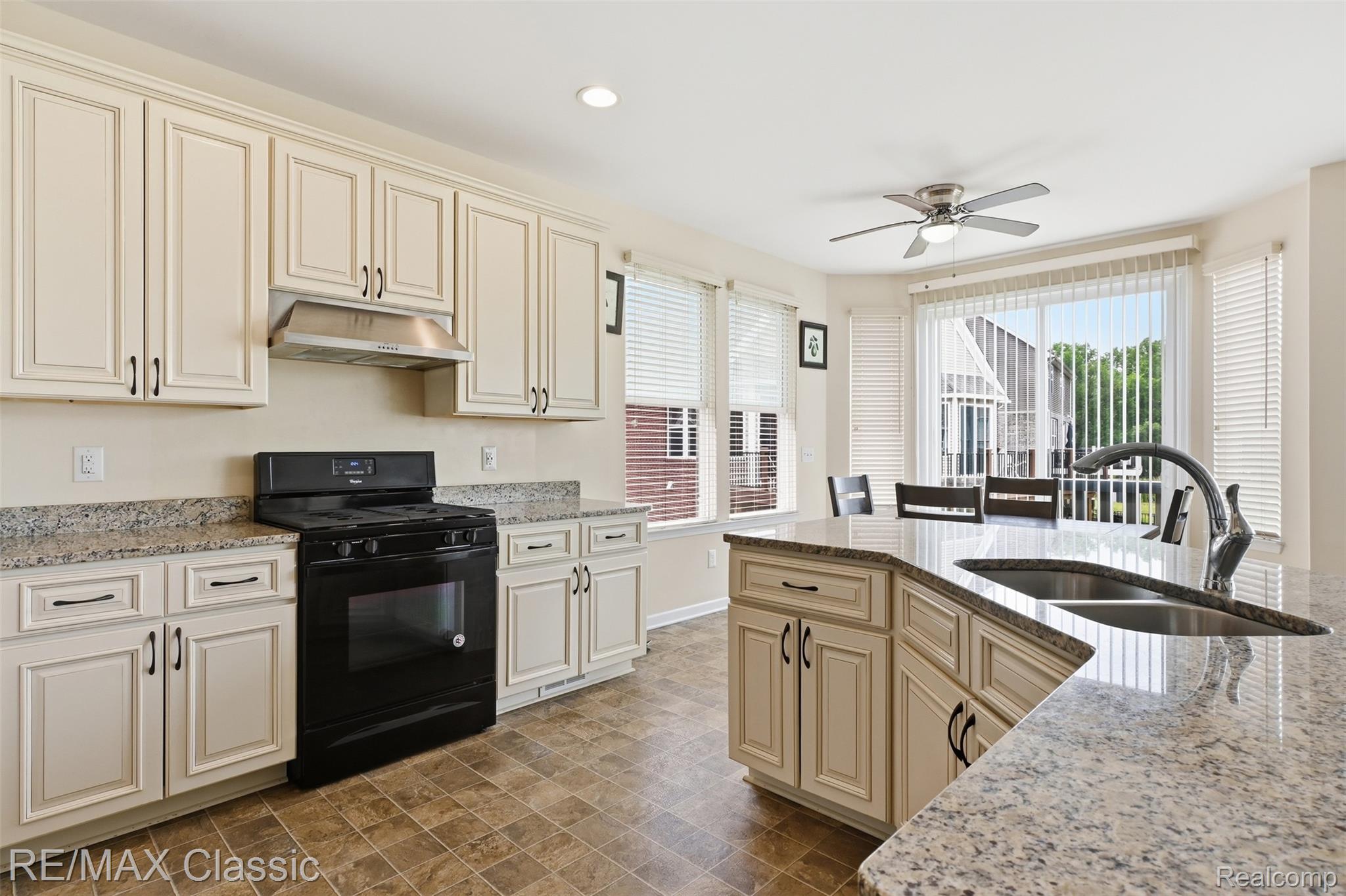 36945 Everett Drive Property Photo 10