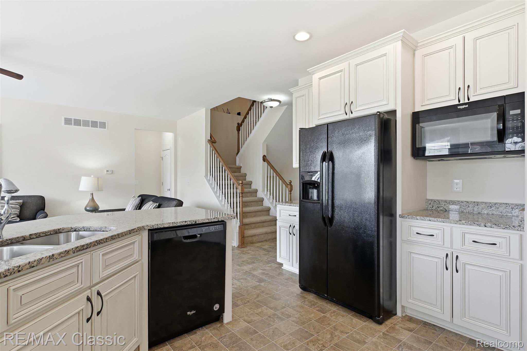 36945 Everett Drive Property Photo 12