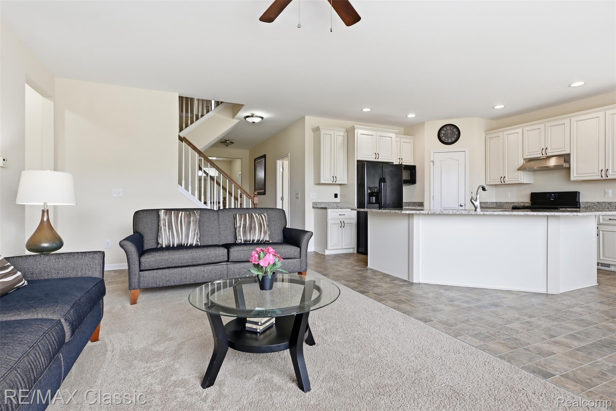 36945 Everett Drive Property Photo 14
