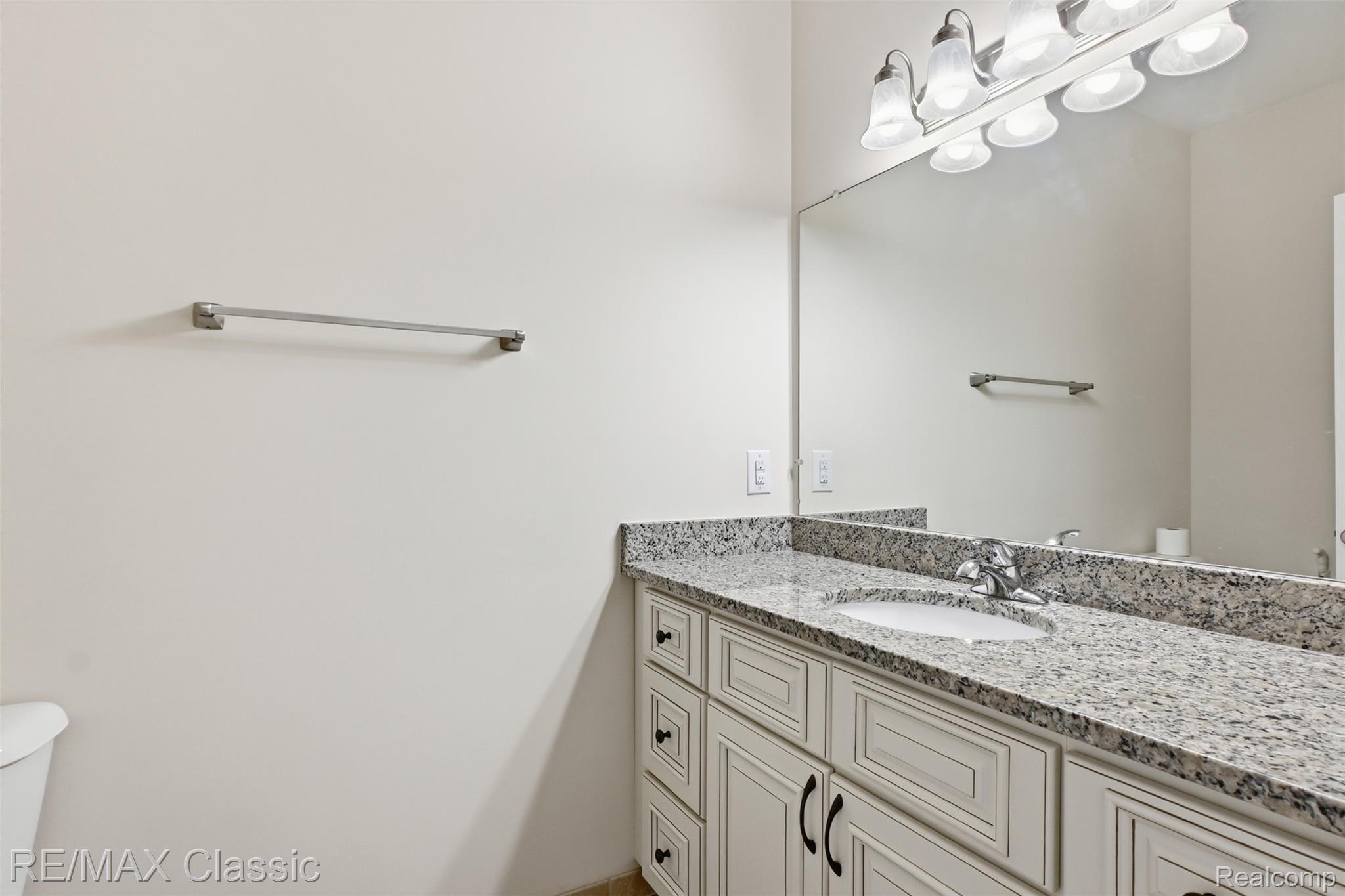 36945 Everett Drive Property Photo 15