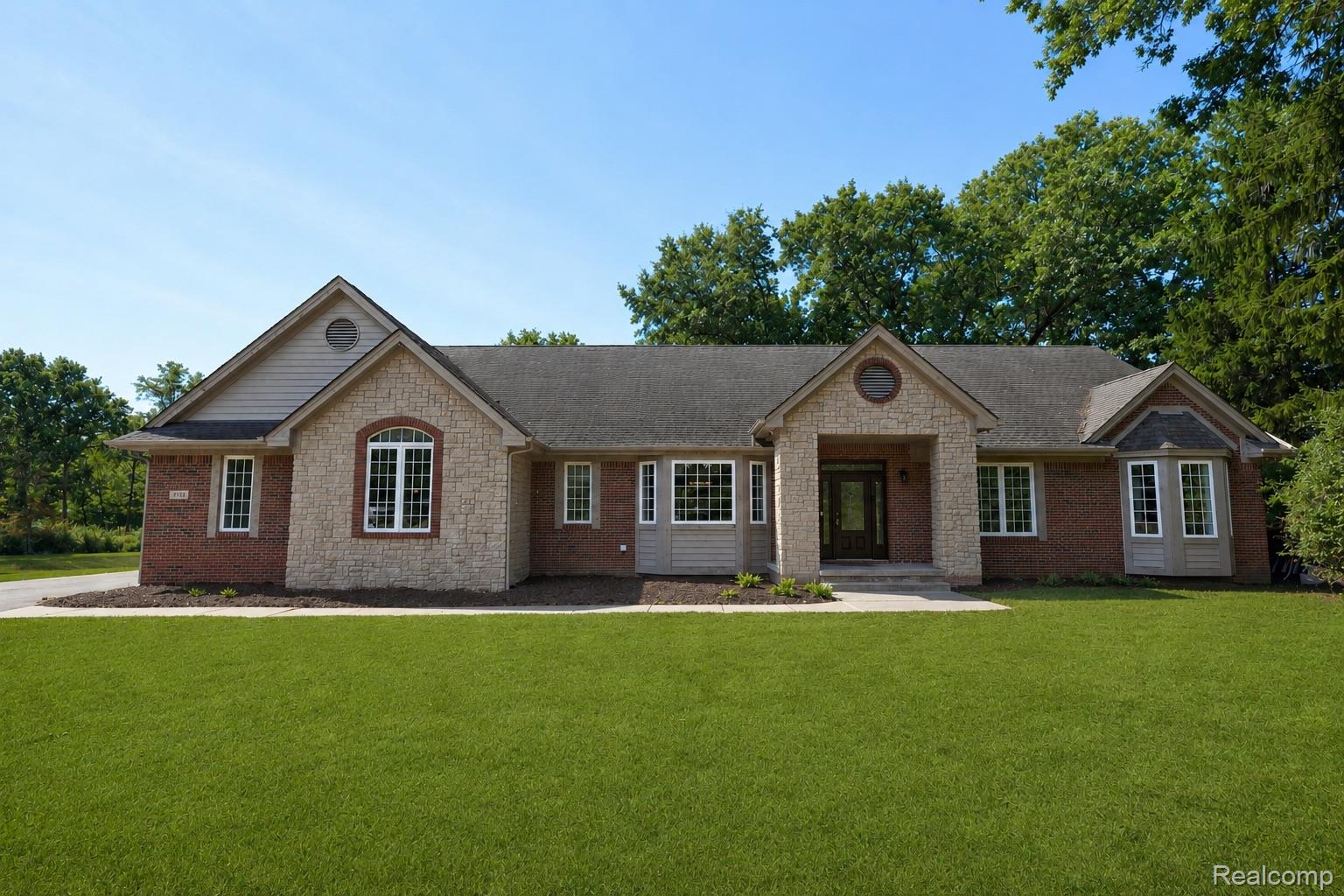 372 Hunters Ridge Drive Property Photo 1