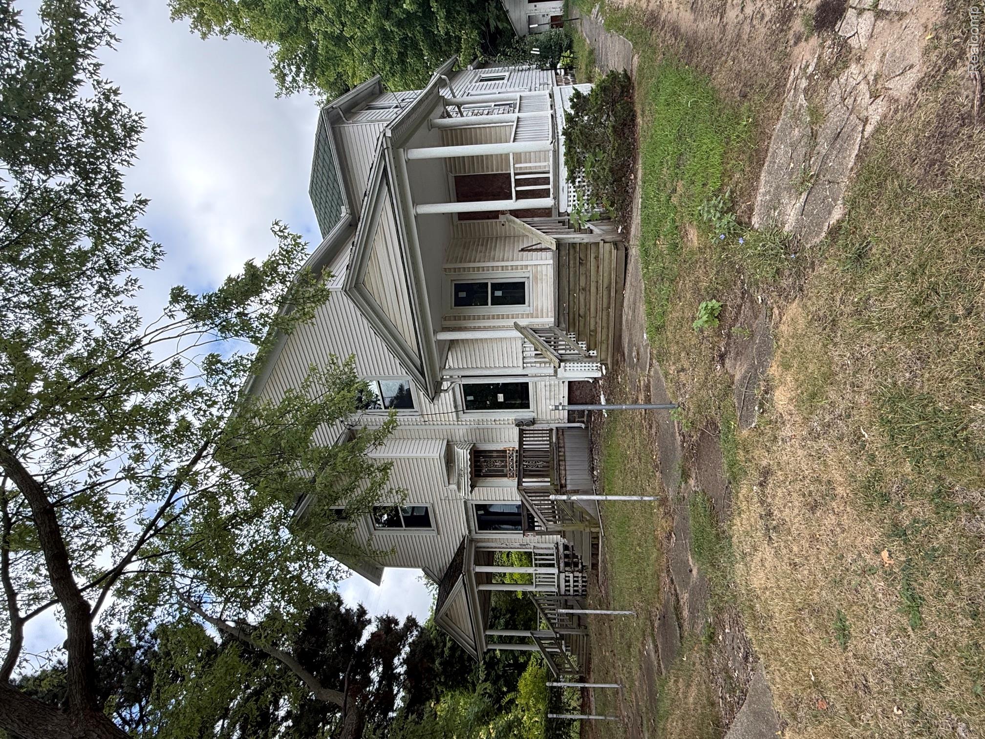 1028 Oak Street Property Photo 1
