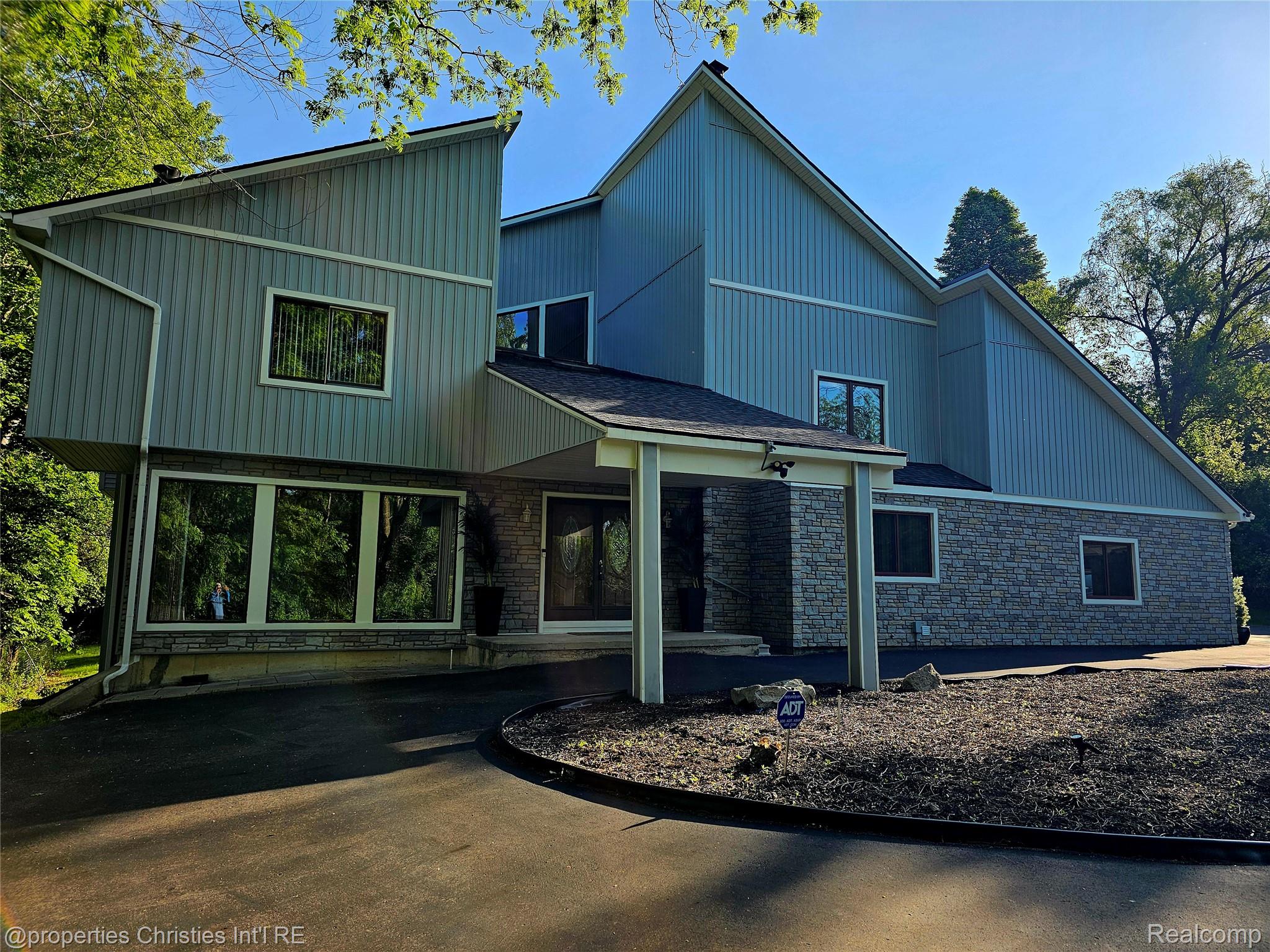 1830 Lone Pine Road Property Photo 1