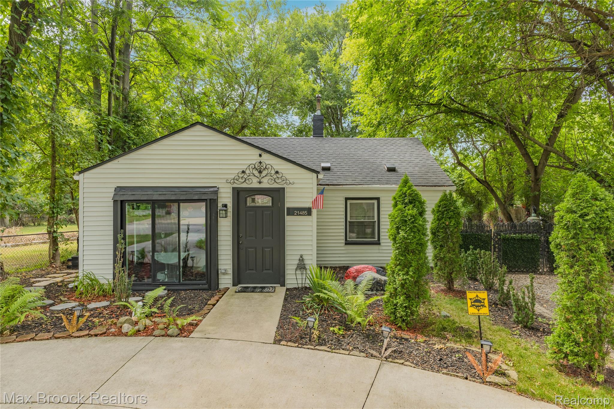 21485 Indian Street Property Photo 1