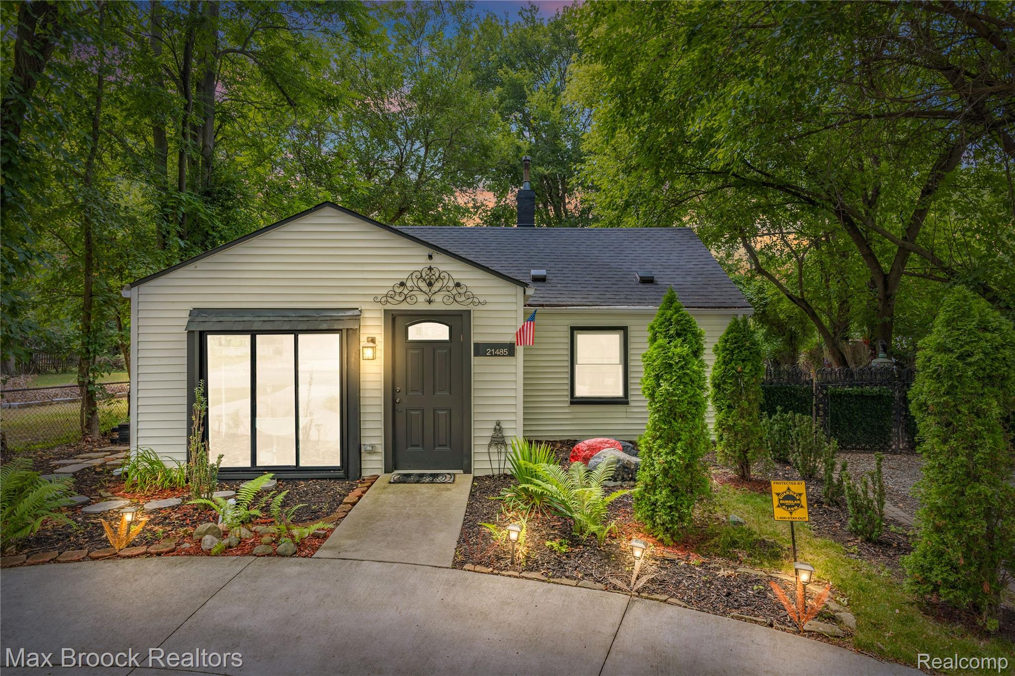 21485 Indian Street Property Photo 2