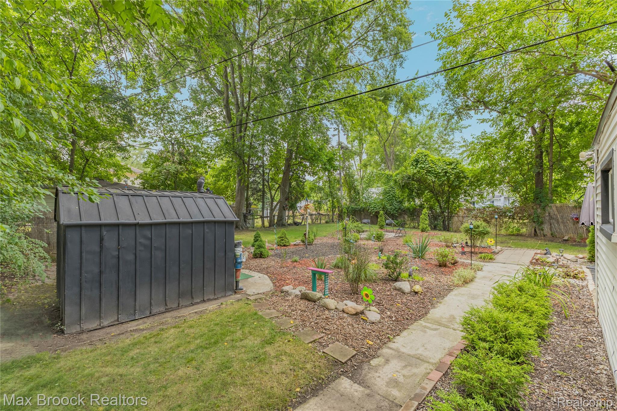 21485 Indian Street Property Photo 32