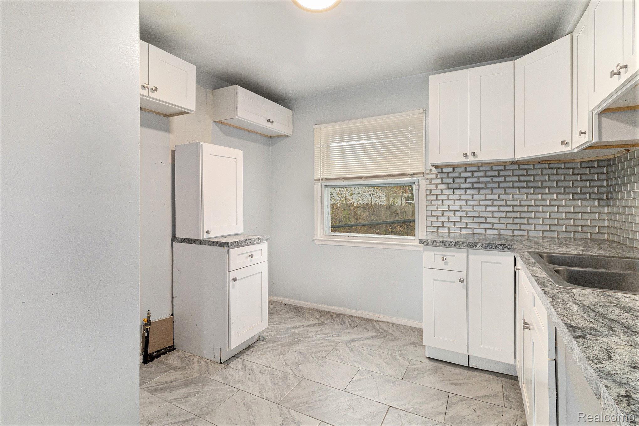20415-20419 Moross Road Property Photo 10