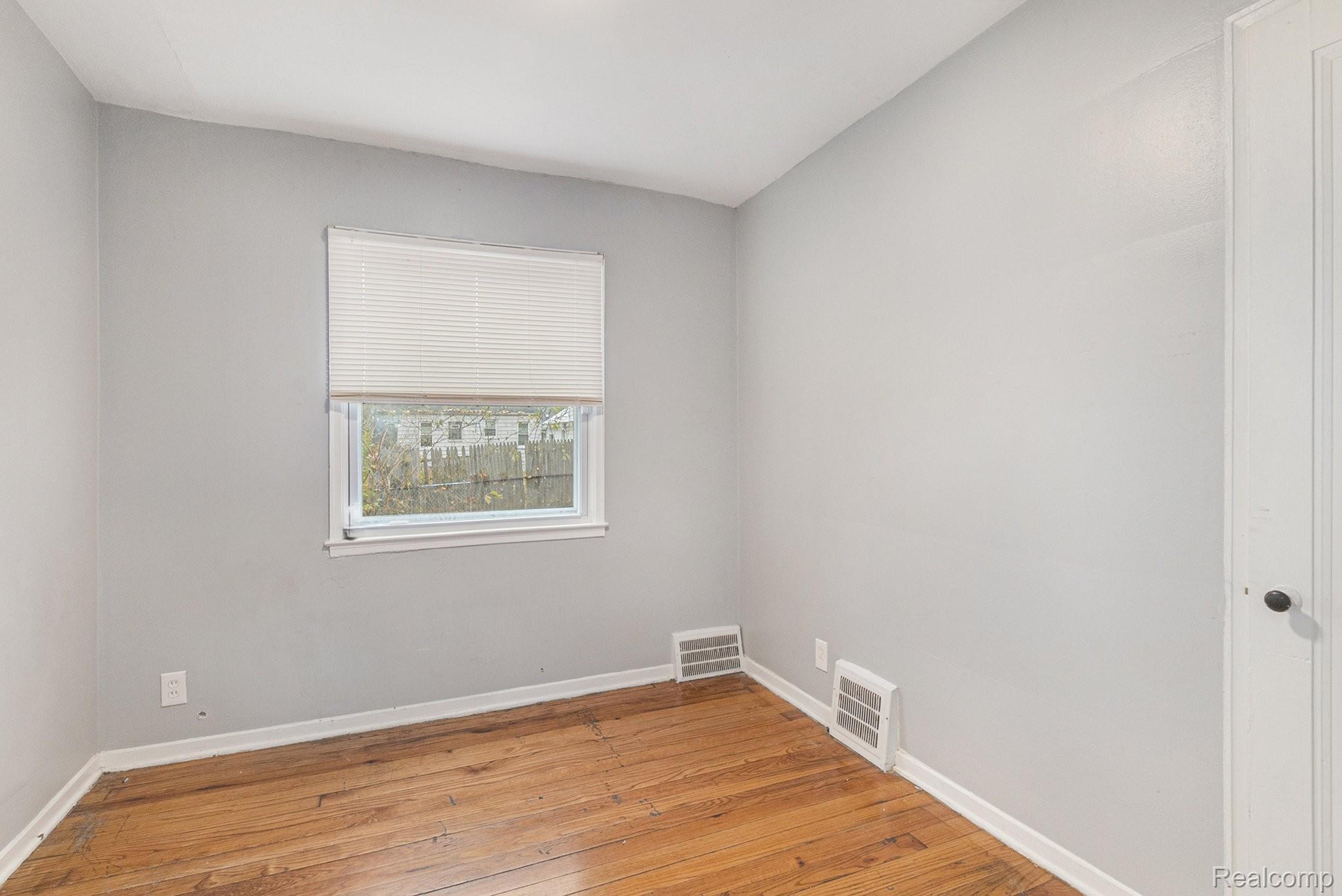 20415-20419 Moross Road Property Photo 12