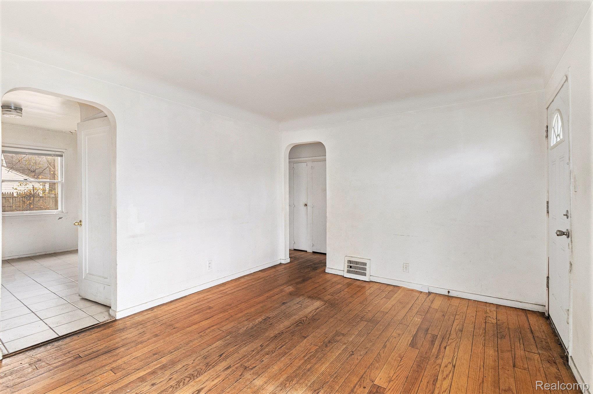 20415-20419 Moross Road Property Photo 19