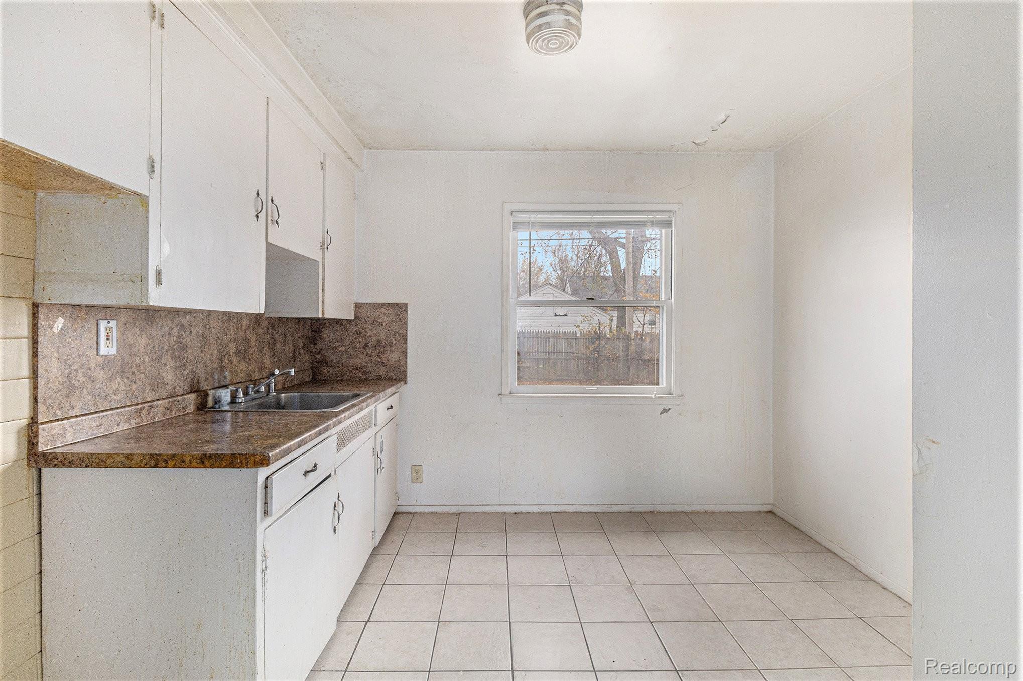 20415-20419 Moross Road Property Photo 21