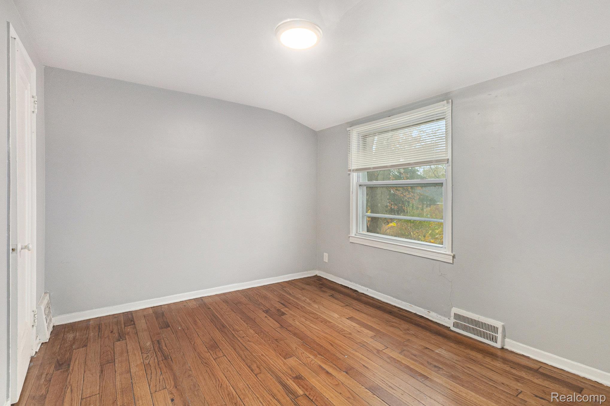 20415-20419 Moross Road Property Photo 24