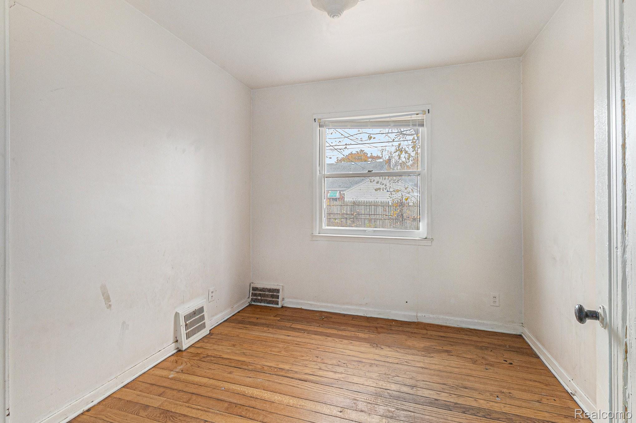 20415-20419 Moross Road Property Photo 26