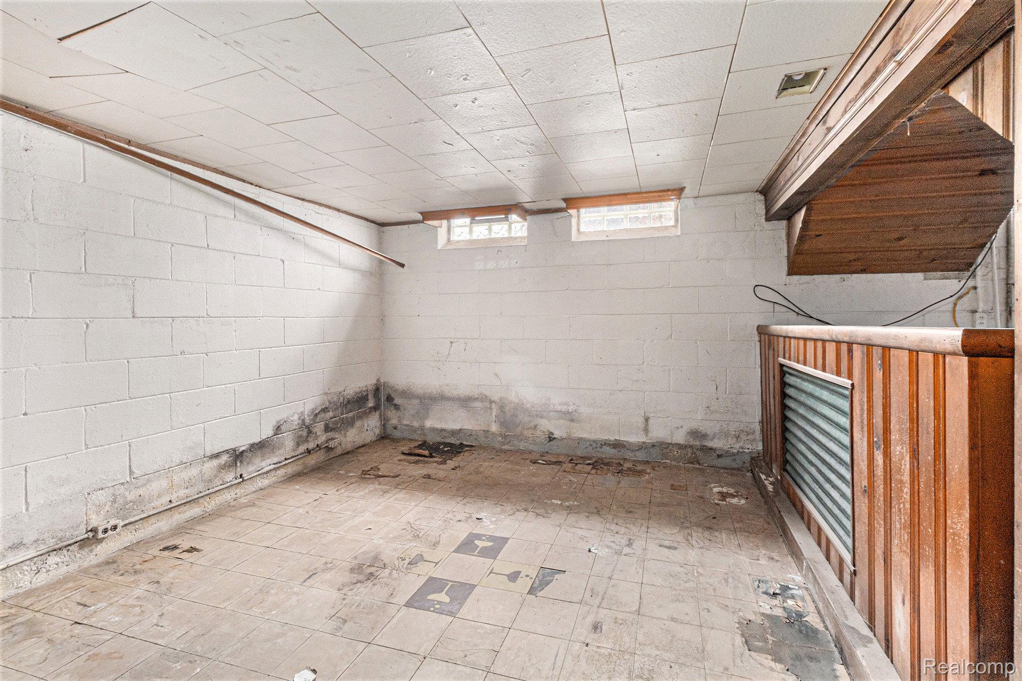 20415-20419 Moross Road Property Photo 27