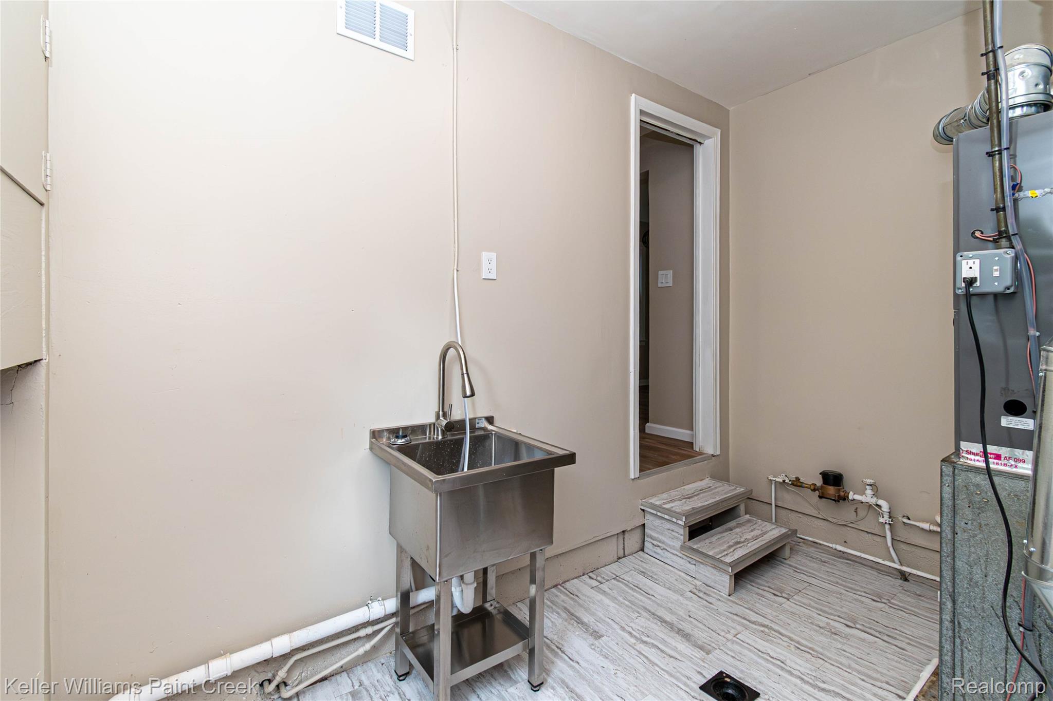 19421 Filmore Street Property Photo 22