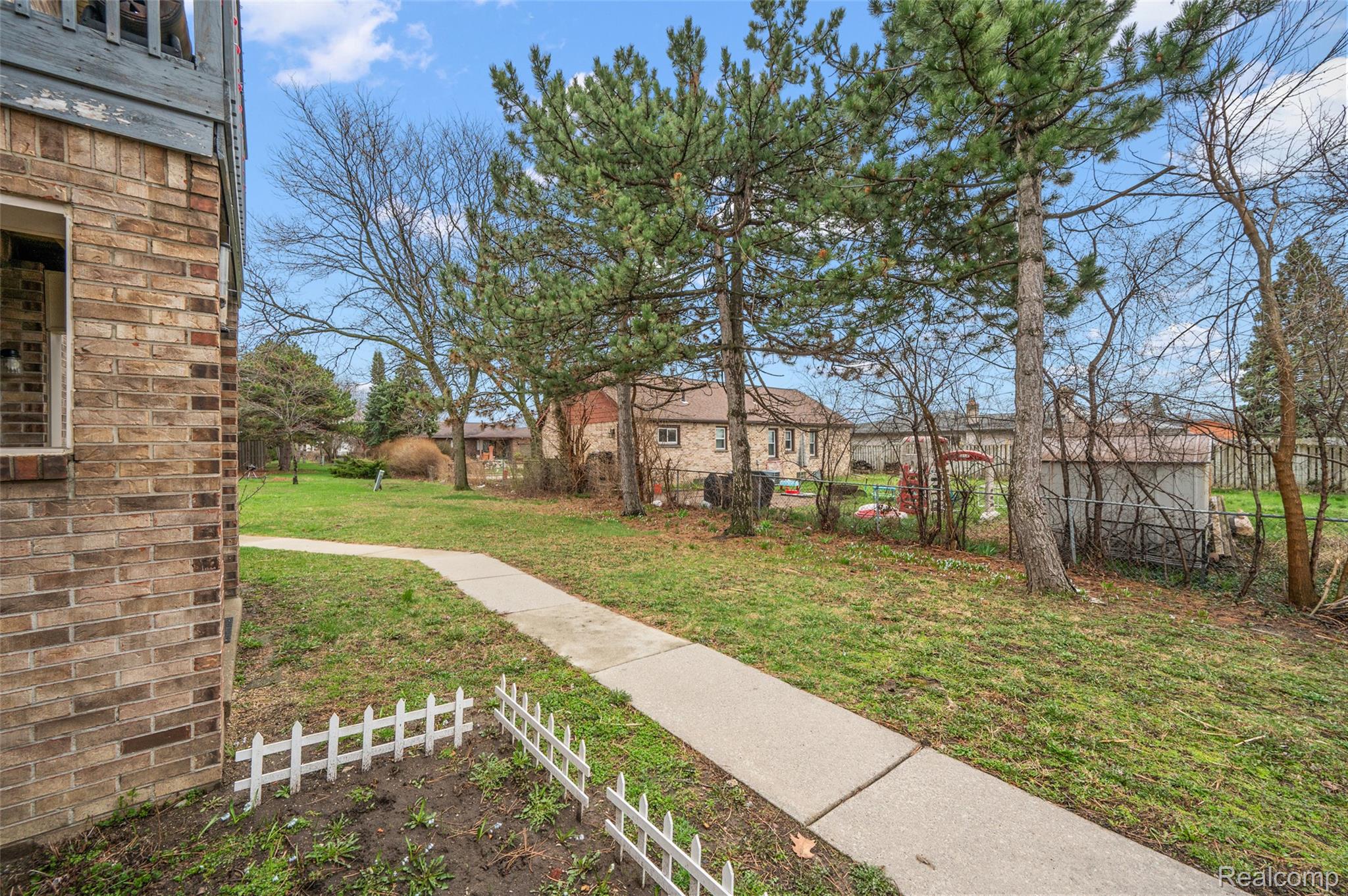 286 E 13 Mile Road Property Photo 6