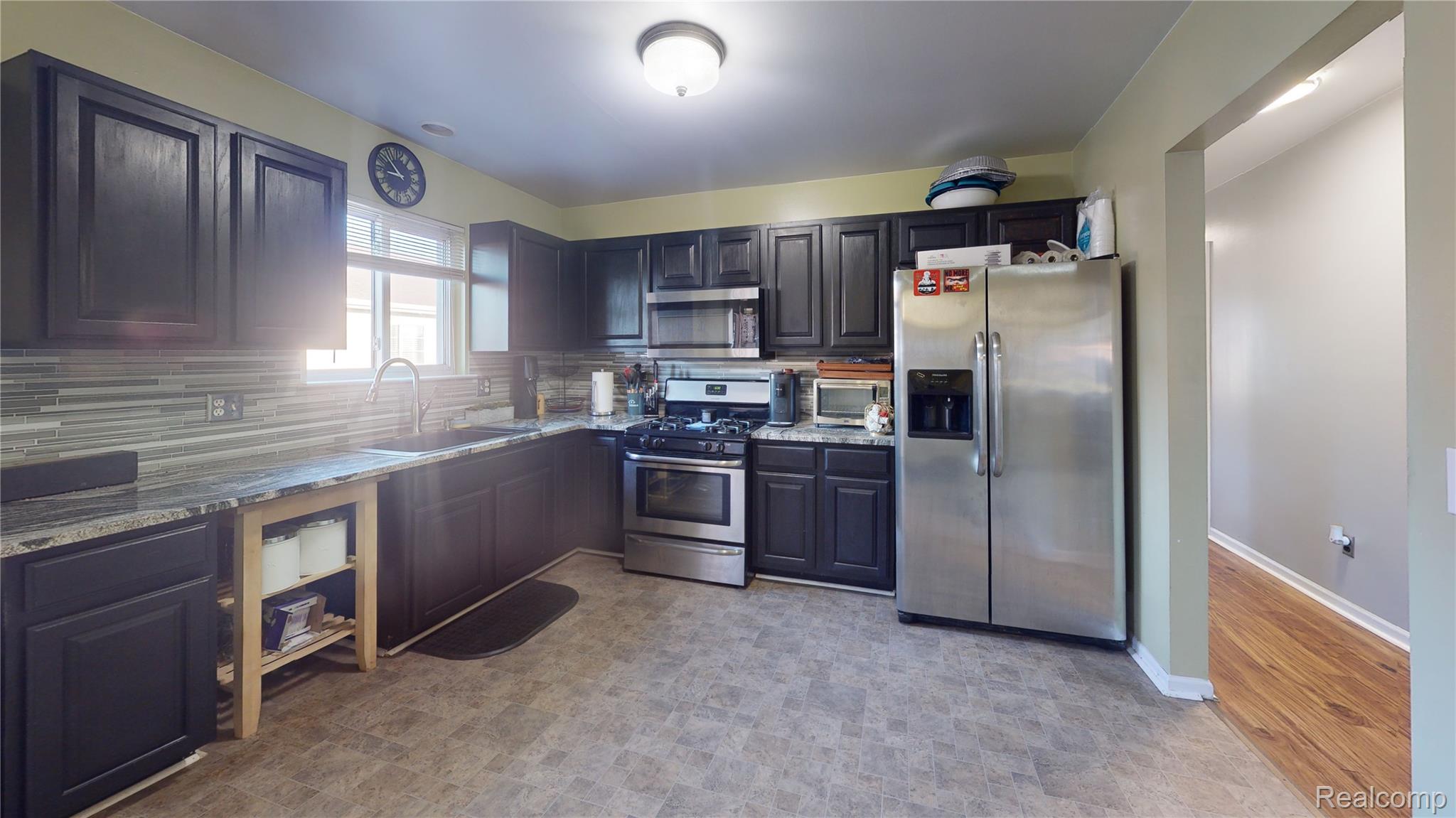 22100 Pleasant Street Property Photo 4