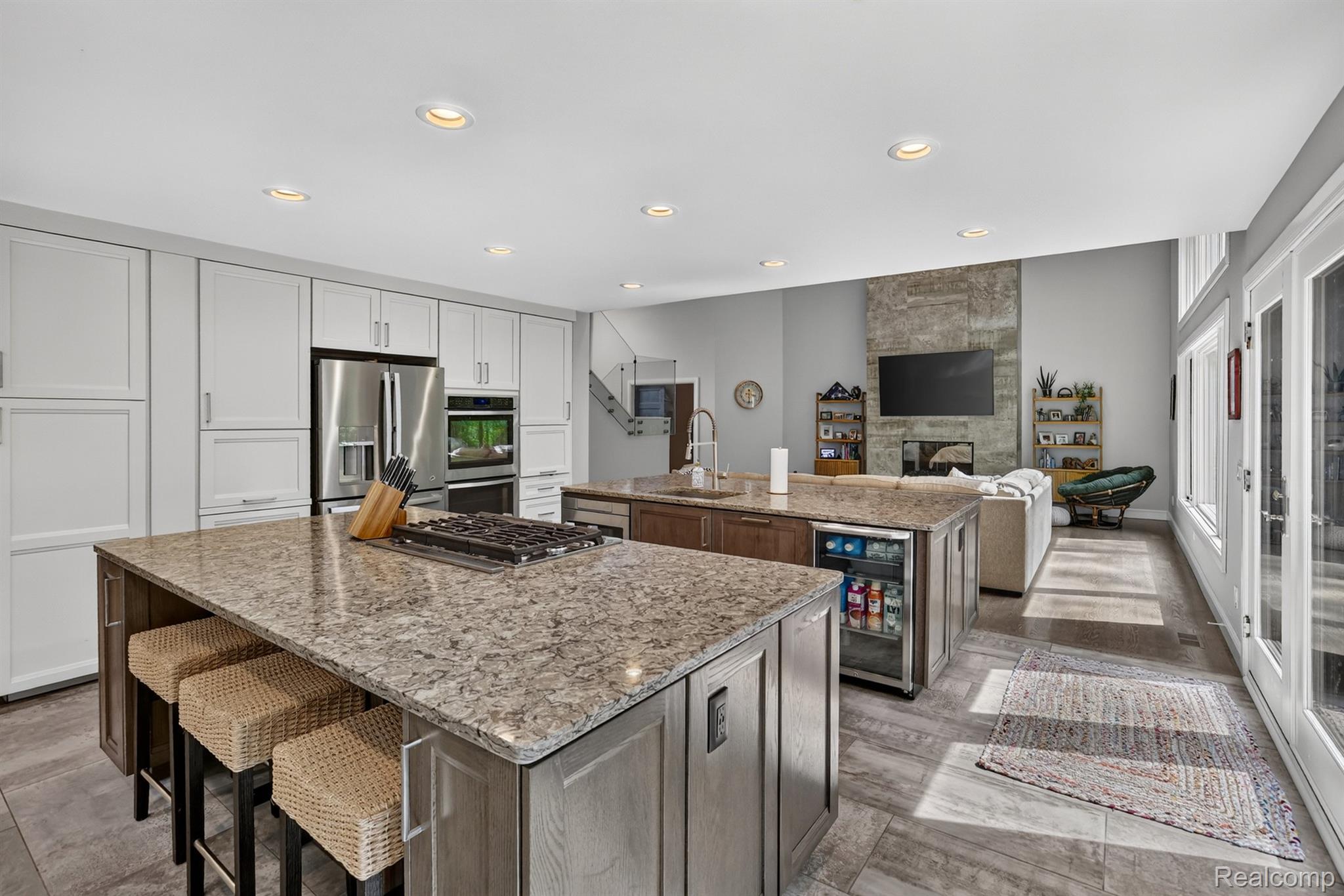 8290 Burleigh Road Property Photo 9