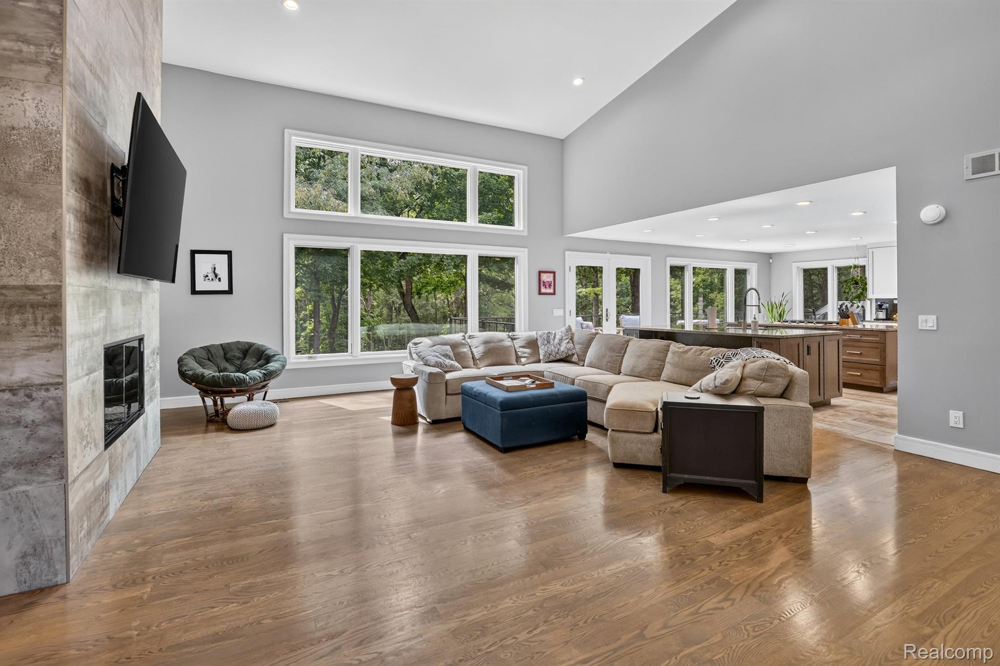 8290 Burleigh Road Property Photo 17