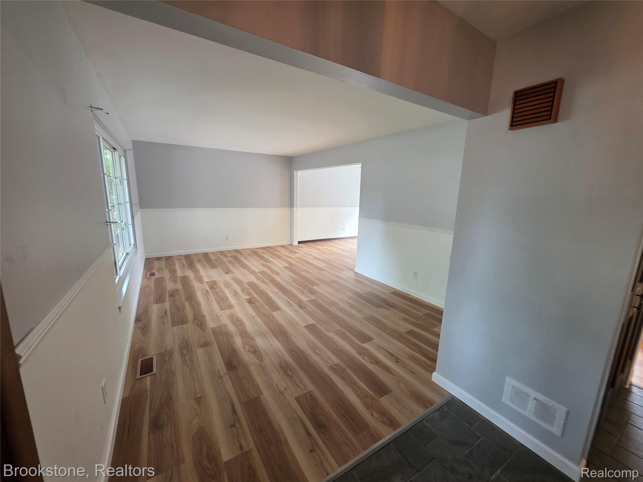 1243 Pickwick Place Property Photo 3