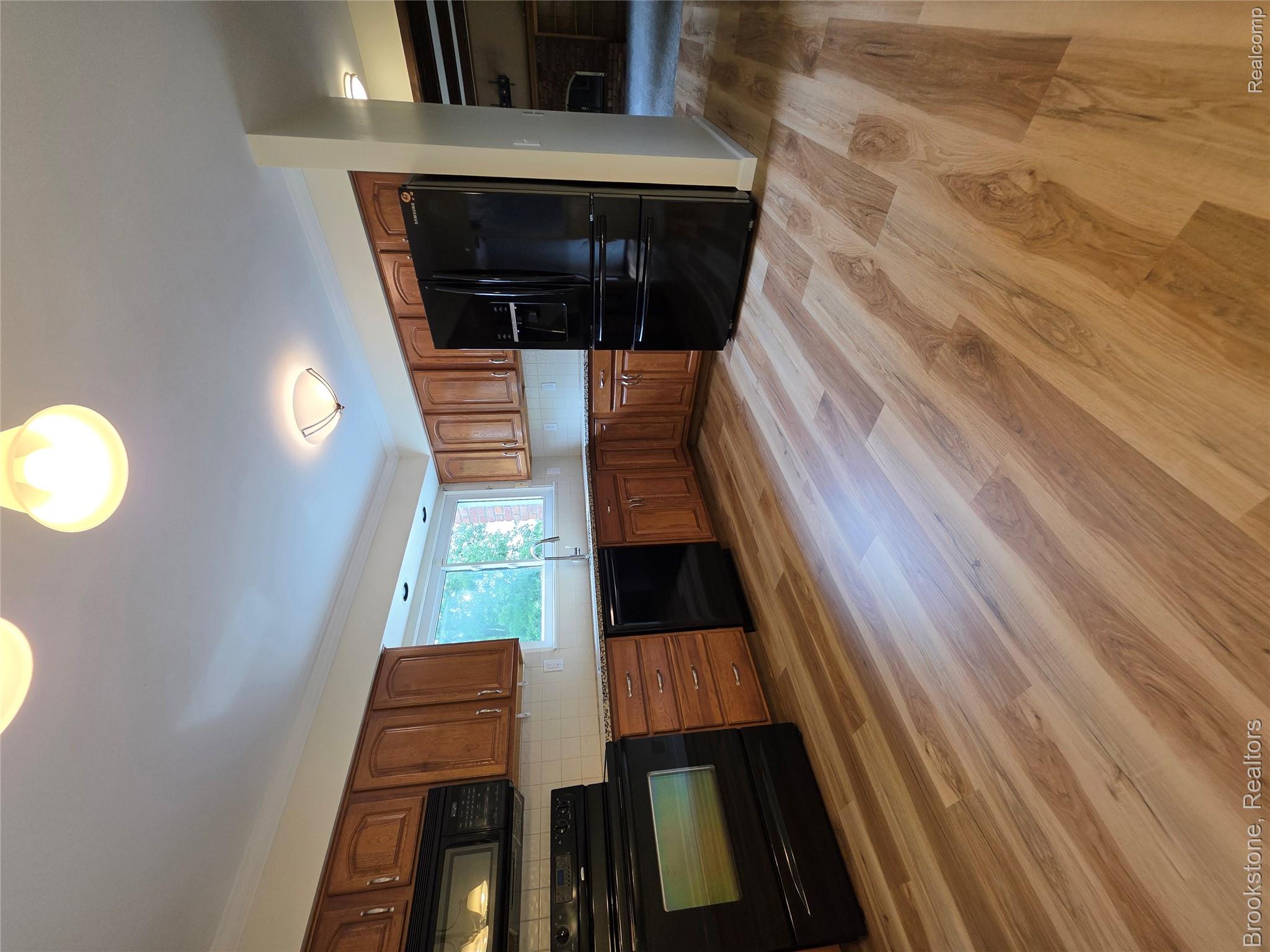 1243 Pickwick Place Property Photo 6