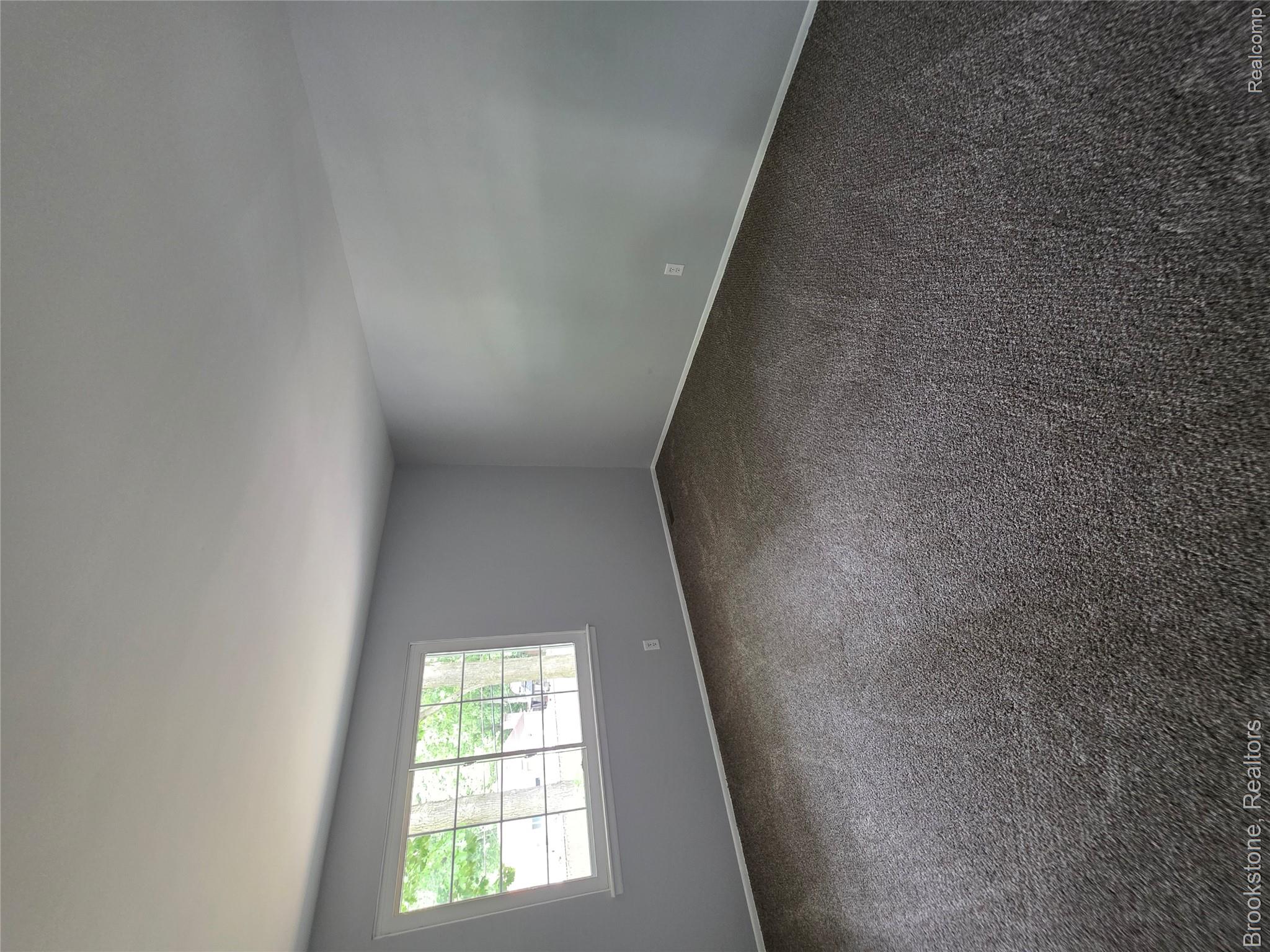 1243 Pickwick Place Property Photo 9