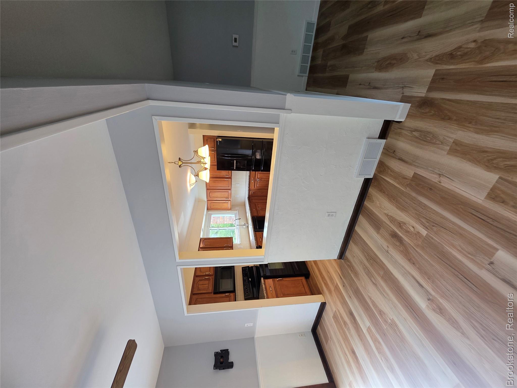 1243 Pickwick Place Property Photo 11