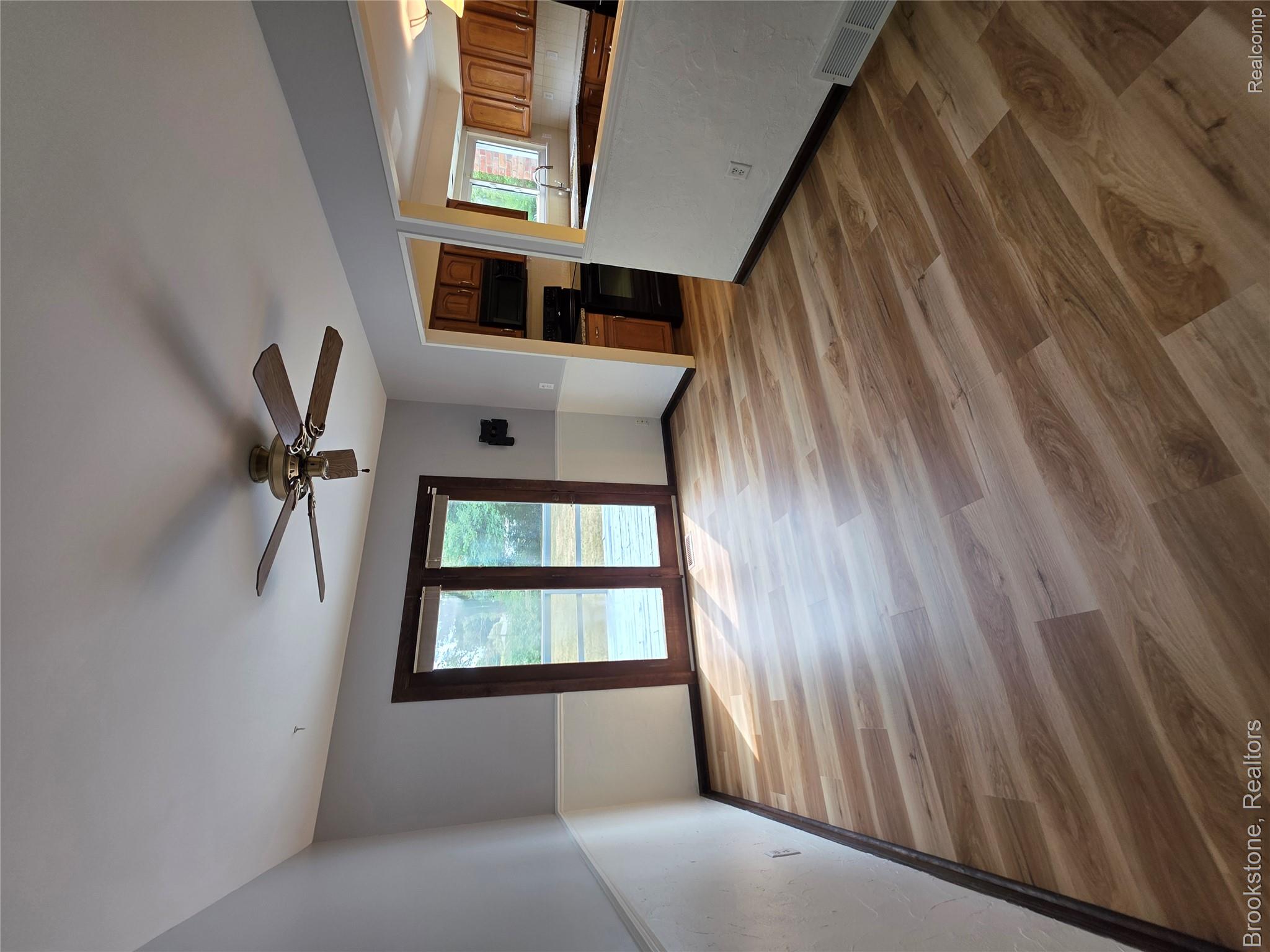 1243 Pickwick Place Property Photo 12