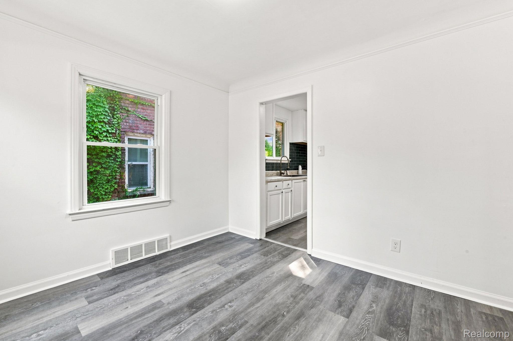 9733 Somerset Avenue Property Photo 13