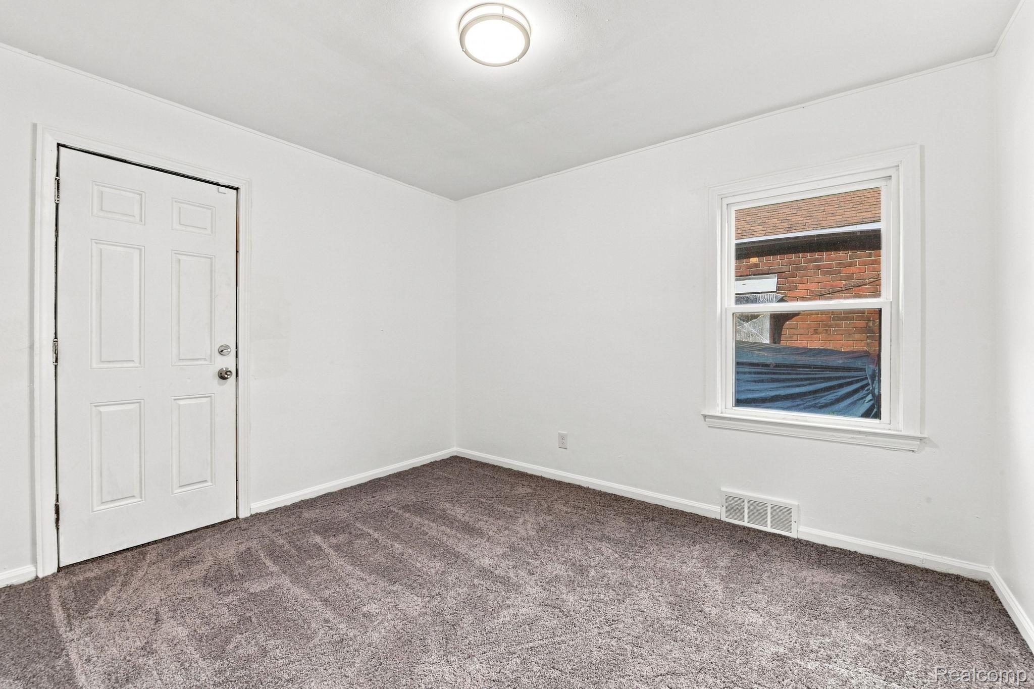 9733 Somerset Avenue Property Photo 15