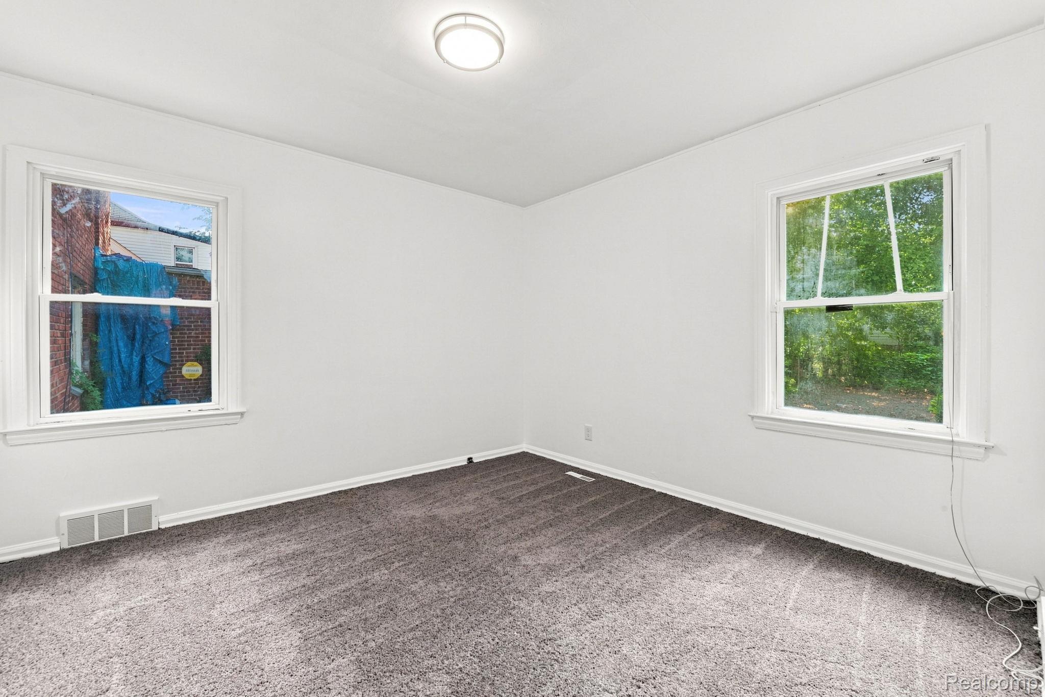 9733 Somerset Avenue Property Photo 17