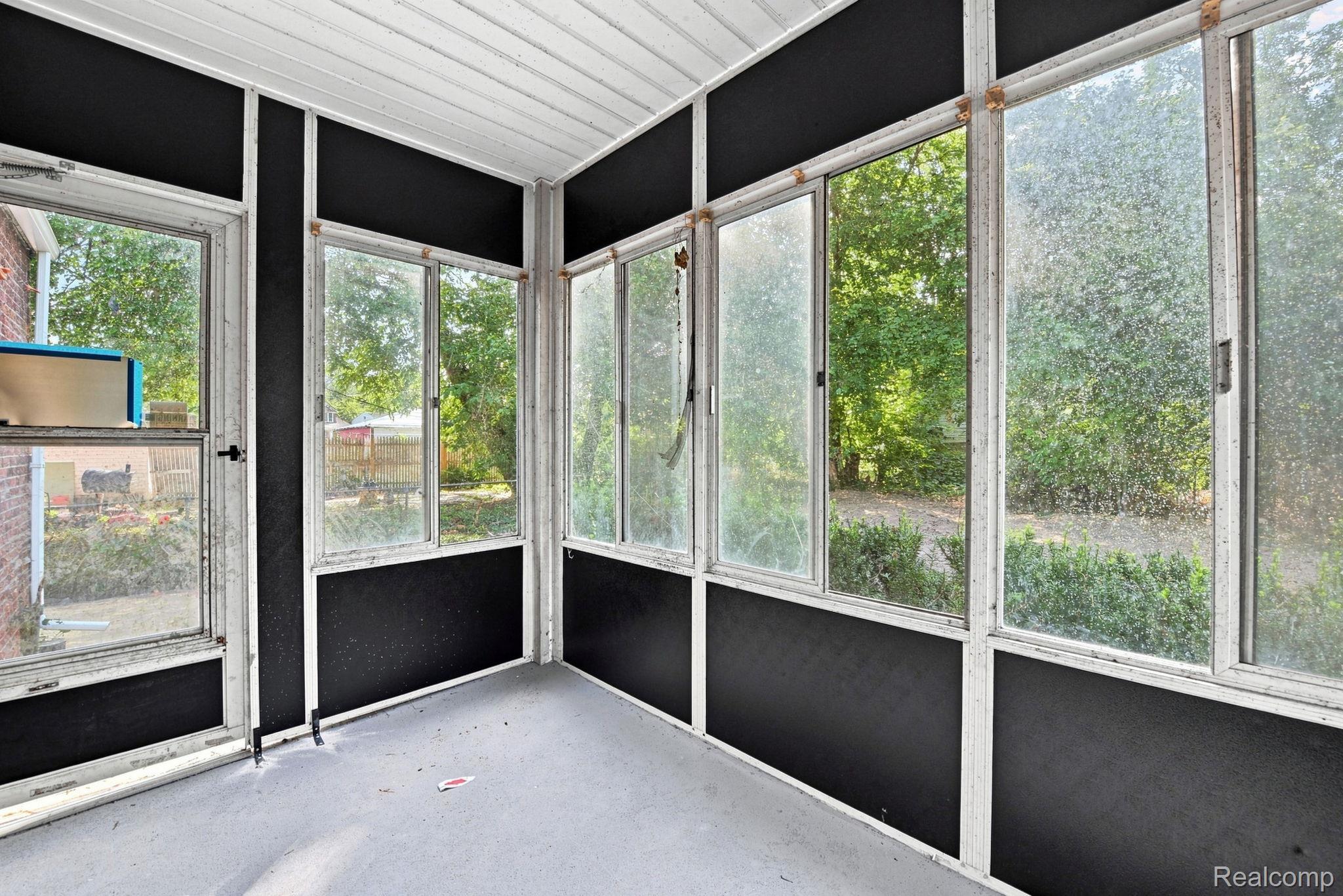 9733 Somerset Avenue Property Photo 26