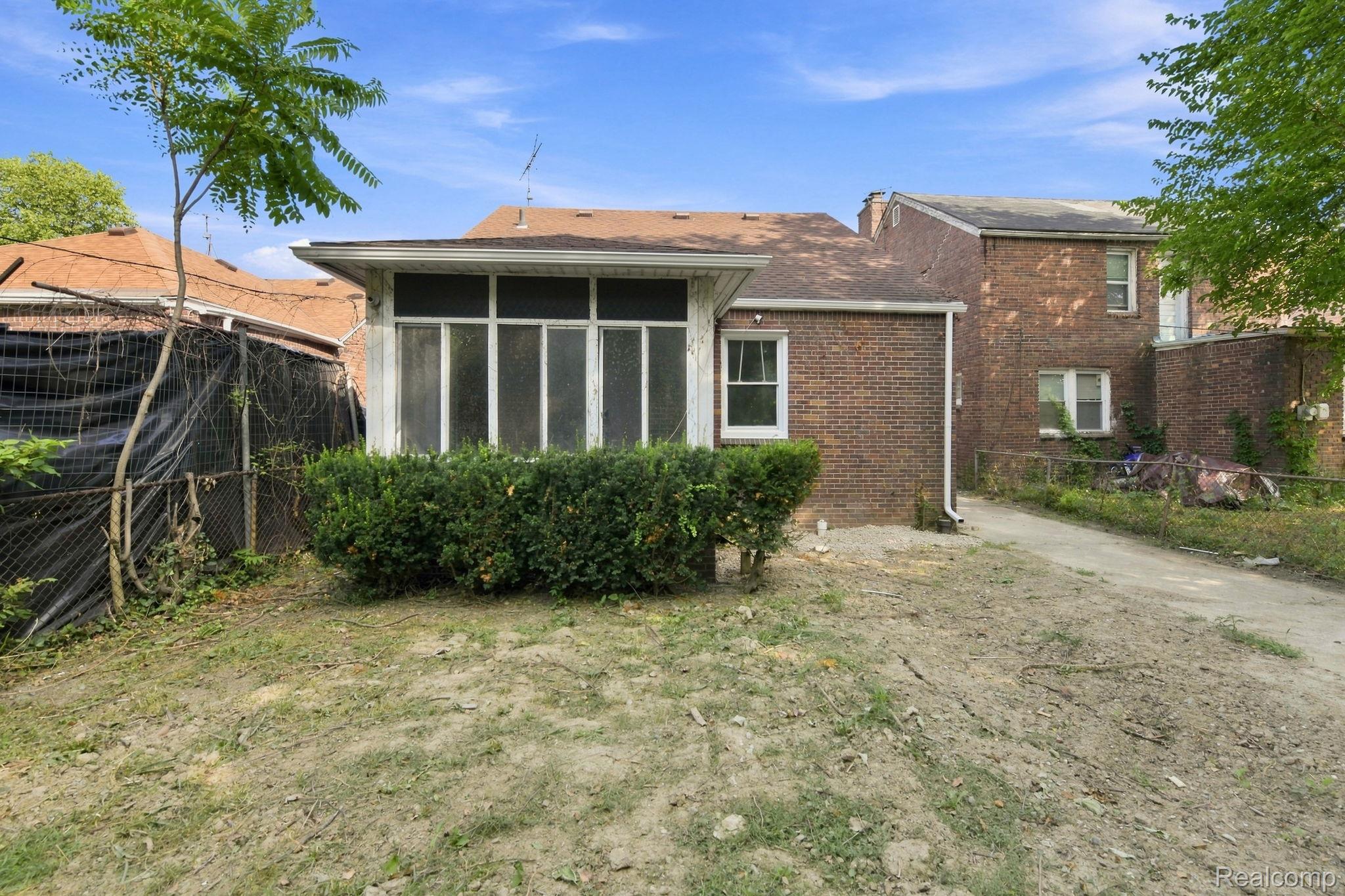 9733 Somerset Avenue Property Photo 28