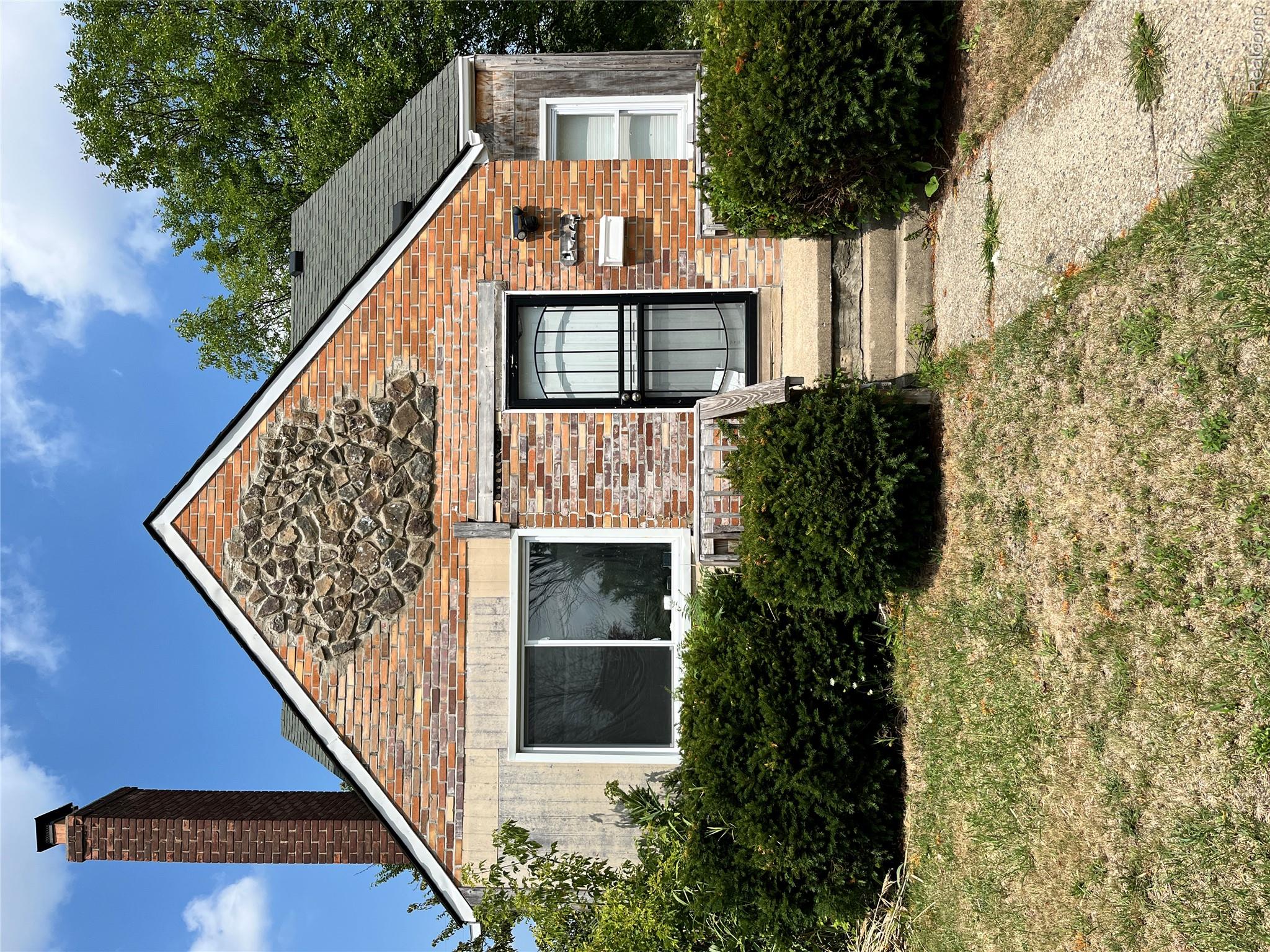 15227 Linnhurst Street Property Photo 1
