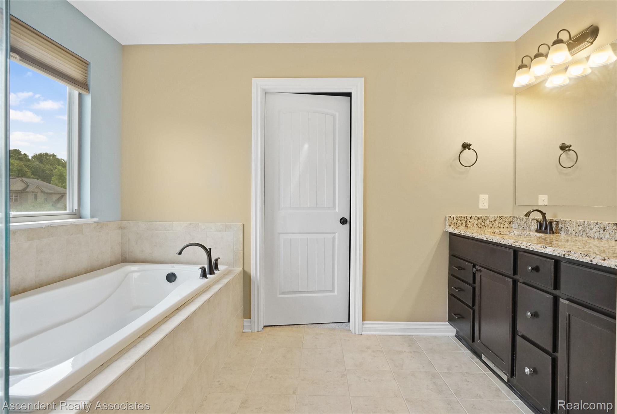 915 Appleton Court Property Photo 19
