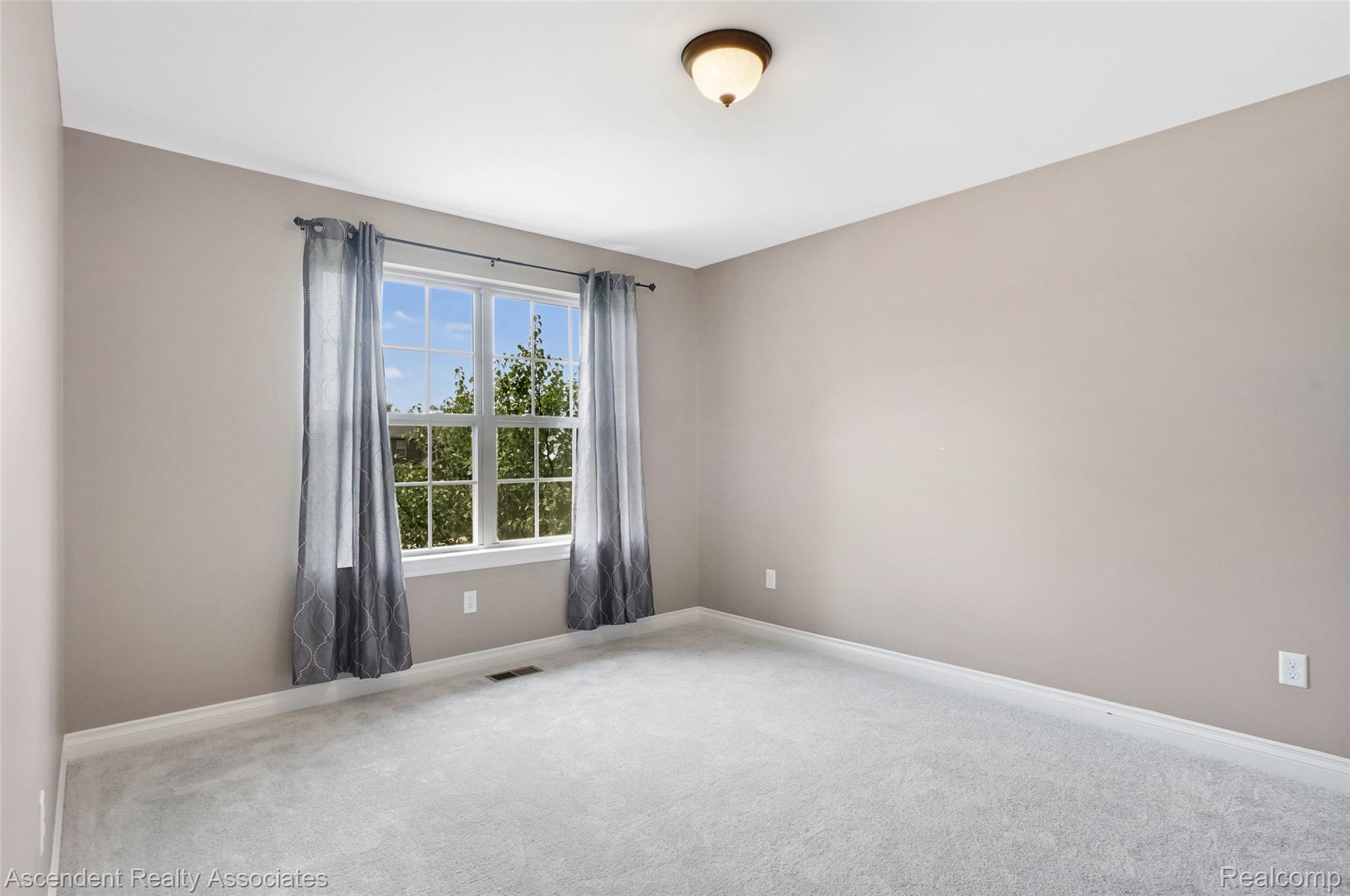 915 Appleton Court Property Photo 23