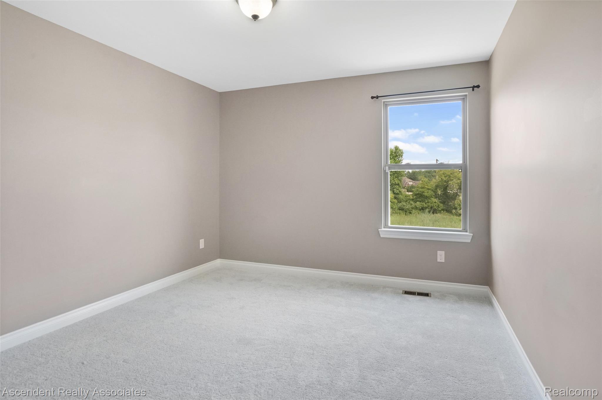 915 Appleton Court Property Photo 24