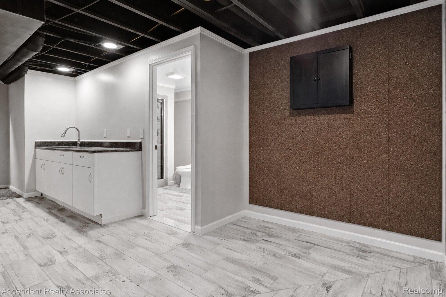 915 Appleton Court Property Photo 30