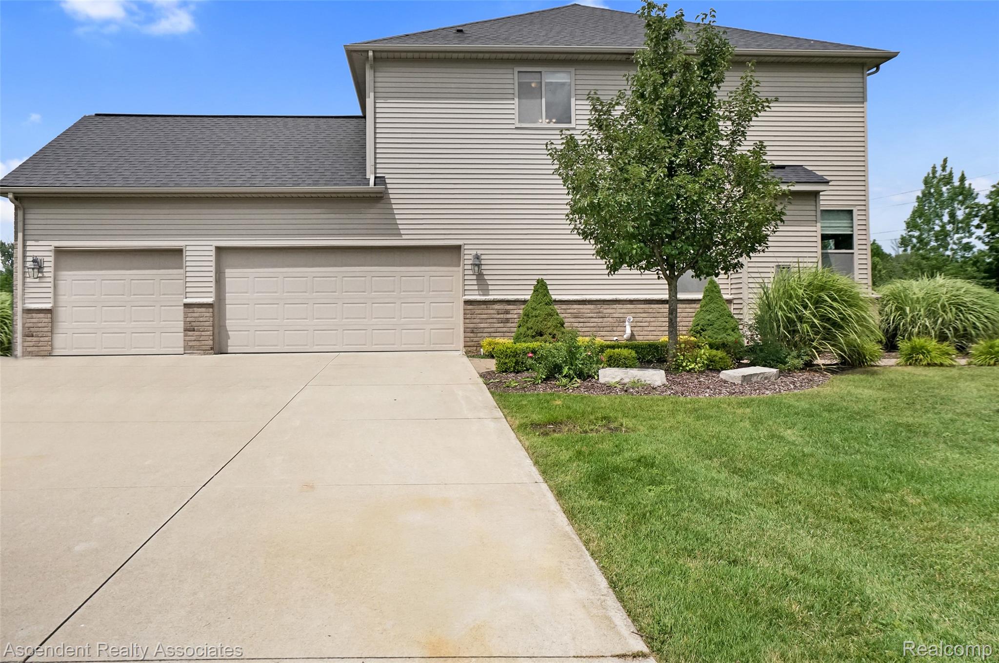 915 Appleton Court Property Photo 36