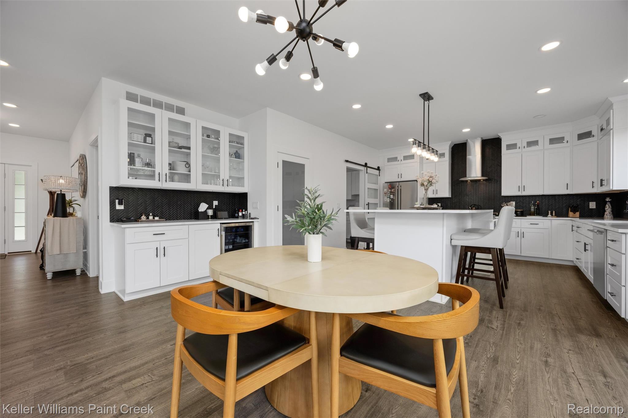 307 Kendry Property Photo 10