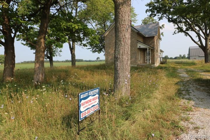 6577 E Deckerville Road Property Photo 2