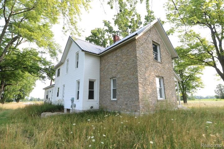 6577 E Deckerville Road Property Photo 3
