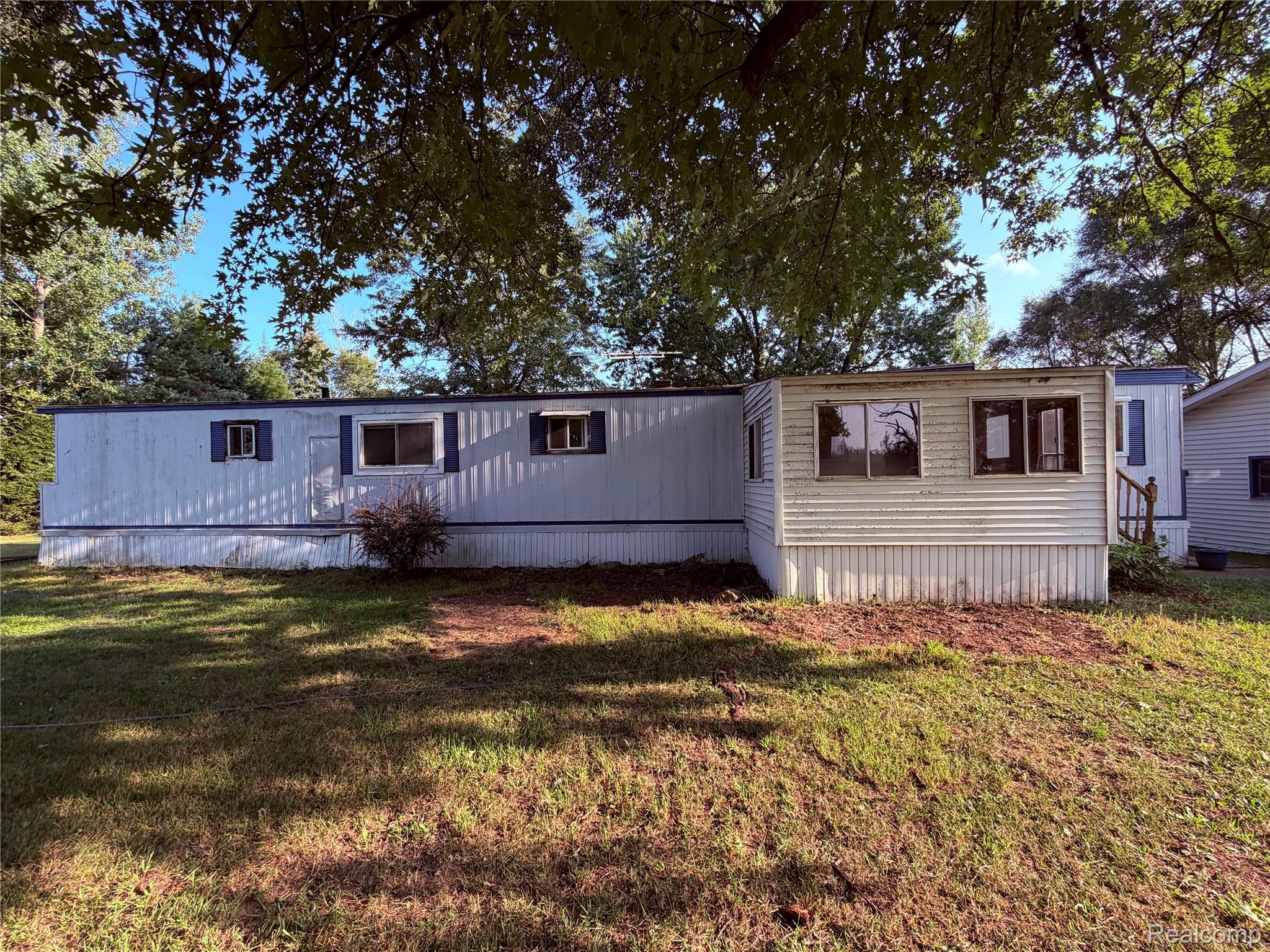 5656 Delong Road Property Photo 1